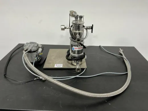 Air Liquide Cryostat with Integrated Compressor for Controlled Low-Temperature Research