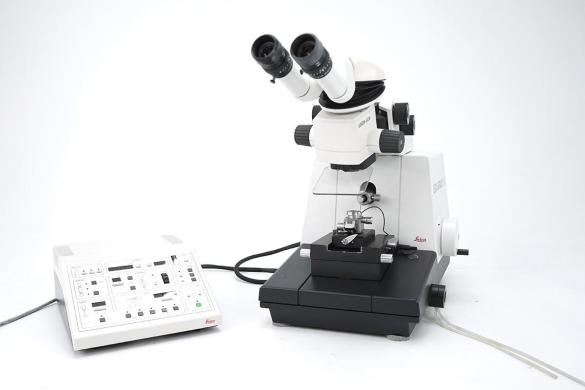 Leica UCT Ultracut Ultramicrotome with MZ6 Stereo Microscope
