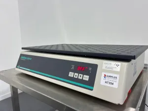 New Brunswick Innova 2300 Digital Platform Shaker for Precise Laboratory Mixing, 2 of 4
