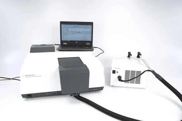 Agilent Cary 300 UV-Vis Research Spectrophotometer 6x6 Cell Peltier Holder