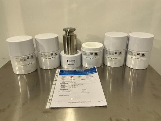 METTLER TOLEDO 5 kg Nominal Calibration Weight Set, Model 30406482 (5 Pieces)-cover