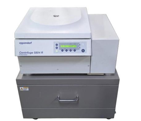 Eppendorf 5804R Refrigerated Benchtop Centrifuge with S-4-72 Swing-Bucket Rotor-cover