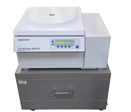 Eppendorf 5804R Refrigerated Benchtop Centrifuge with S-4-72 Swing-Bucket Rotor