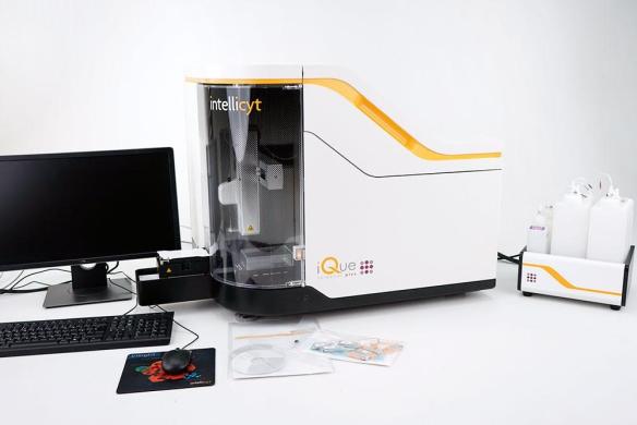IntelliCyte iQue Screener Plus Flow Cytometer with Computer and Software