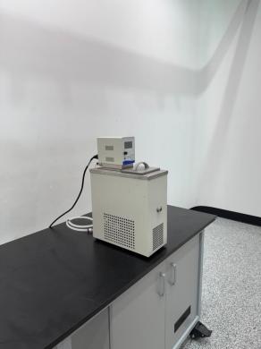 Fisherbrand Isotemp Recirculating Chiller with Digital Control and Stainless Steel Bath-cover