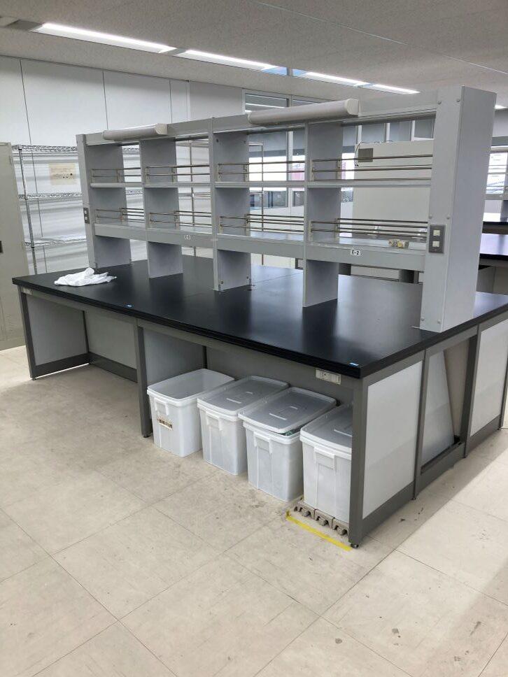 ITOKI Central Laboratory Bench with Reagent Shelf W(150×2)×D160×H80cm