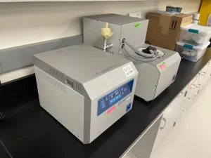 Thermo Scientific SpeedVac SPD120-115 Vacuum Concentrator with UVS450-115 Cold Trap System, 3 of 3