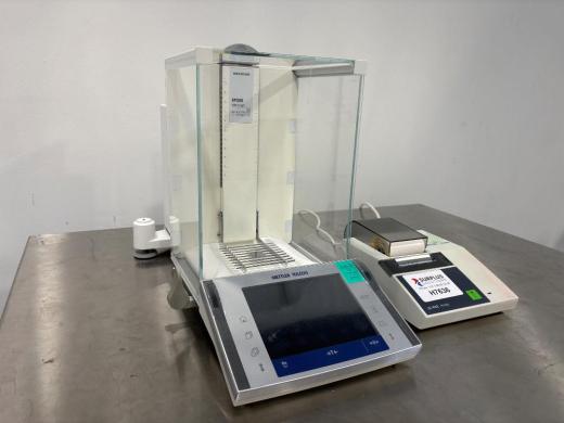 Mettler Toledo XP205DR Analytical Balance with Draft Shield and External Display-cover
