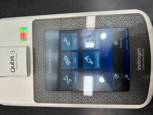 Invitrogen Qubit 3.0 Fluorometer-cover