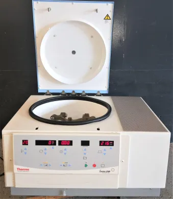 Thermo IEC Centra GP-8R Refrigerated Centrifuge with IEC 216 Rotor (4 x 750mL)
