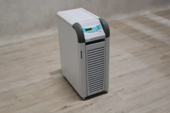 Julabo FL300 Recirculating Cooler for Precise Laboratory Temperature Control
