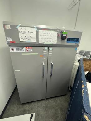 Thermo Fisher Scientific TSX5030FA Ultra-Low Temperature Double Door -30°C Freezer-cover