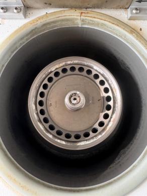 Hettich Mikro 22 R Refrigerated Benchtop Centrifuge Model 1110-01-cover