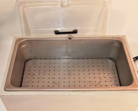 Lab-Line Aquabath 18102 Analog Water Bath, 20L Capacity, Ambient to 100°C-cover