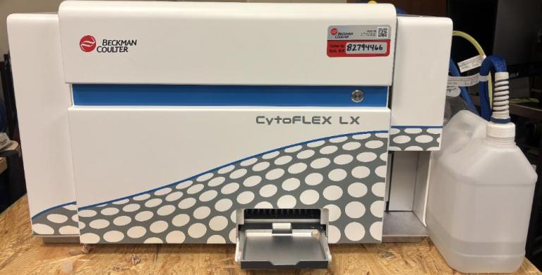 Beckman Coulter CytoFlex LX 6-Laser Multiparameter Flow Cytometer with Workstation-cover