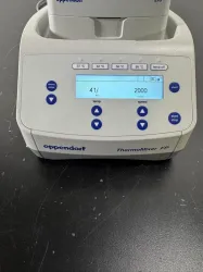 Eppendorf ThermoMixer FP Benchtop ThermoMixer for Precise Sample Mixing and Temperature Control, 3 of 4
