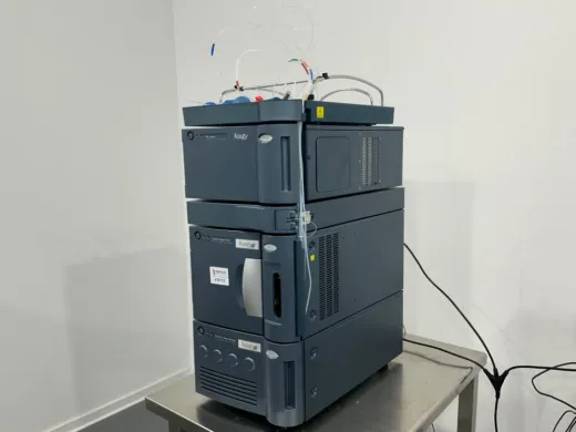 Waters Acquity HClass Plus HPLC System with QSM Pump, FTN-H Autosampler, and PDA Detector