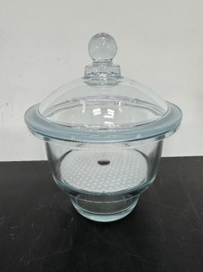 Glass Desiccator for Laboratory Moisture Control and Sample Preservation-cover
