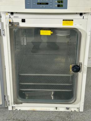Thermo Scientific Forma Series II Model 3110 Water Jacketed CO2 Incubator with HEPA Filtration-cover