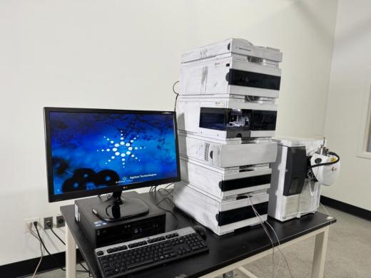 Agilent Technologies 6120 Quadrupole LC/MS System with Stacked LC Modules and Control Workstation-cover