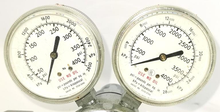 Praxair 212 Series Dual-Stage Hydrogen Pressure Regulator (CGA 350)-cover