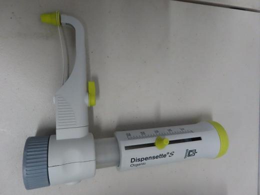 BrandTech Scientific 4630151 Precision Liquid Dispenser for Laboratory Use-cover