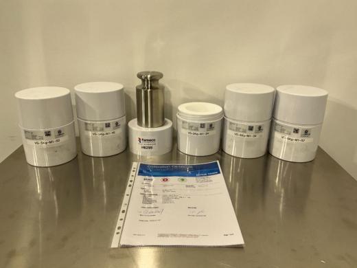 METTLER TOLEDO Model 30406482 Set of Five 5 kg Stainless Steel Calibration Weights-cover
