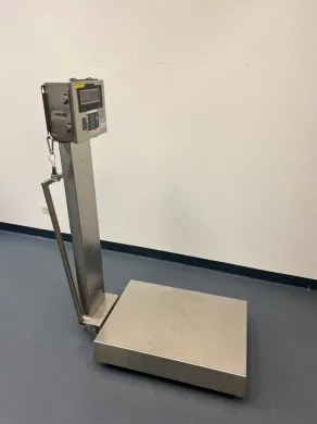 Mettler Toledo Model 8522 Mobile Digital Floor Scale for Laboratory Weighing