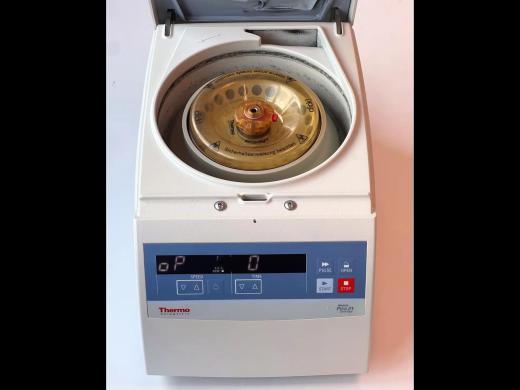 Thermo Scientific Pico 21 Microcentrifuge with 24 x 1.5/2 ml Rotor and 14,800 rpm Max Speed-cover