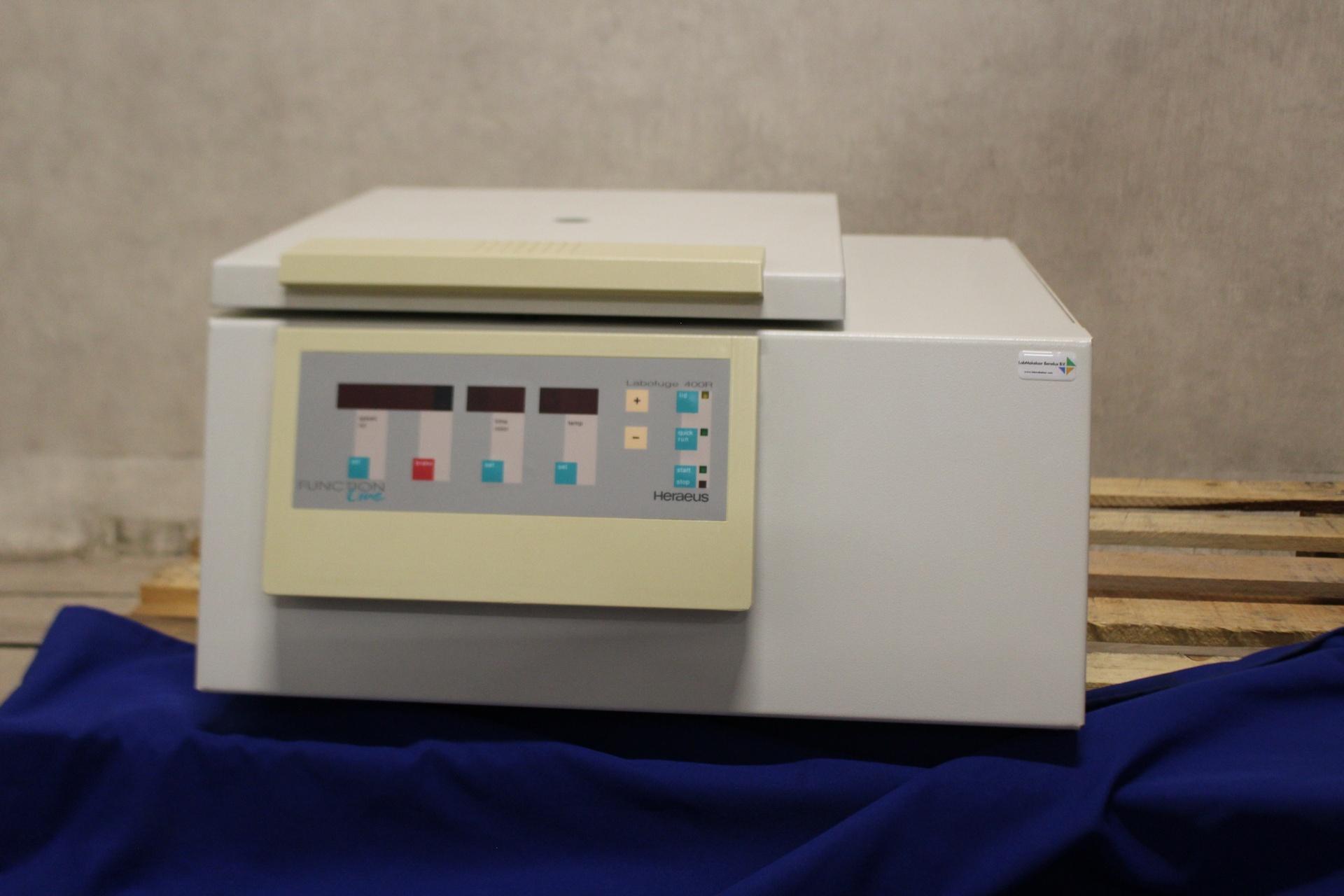 Heraeus Labofuge 400R Refrigerated Benchtop Centrifuge with Swing-out Rotor