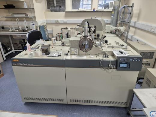 JEOL MStation JMS-700(2) Double Focusing Mass Spectrometer-cover
