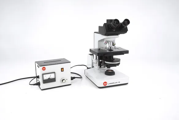 Leitz Laborlux 12 Trinocular Phase-Contrast Microscope with EF Fluotar Objectives 4x/10x/100x