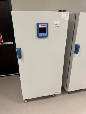 Thermo Scientific Heratherm Refrigerated Incubator Model 51031565-cover