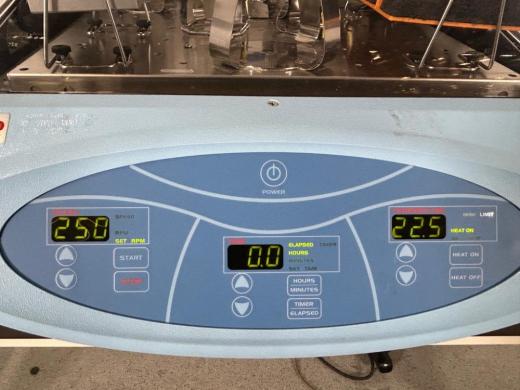 Thermo Scientific MaxQ 4000 SHKE4000 Temperature-Controlled Incubator Shaker-cover