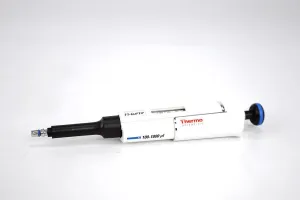 Thermo F1-ClipTip Manual Single-Channel Pipette, 100–1000 µL, 1 of 3