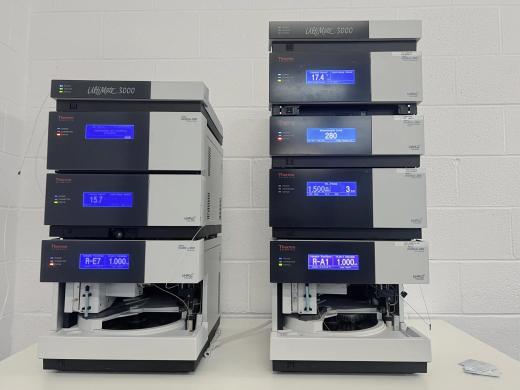 Dionex UltiMate 3000 UHPLC System with Nano Pumps, Autosamplers & VWD Detector-cover