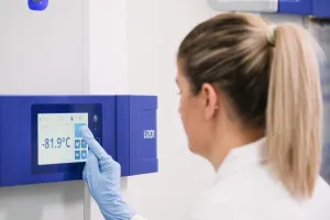 F400 Laboratory Freezer by B Medical Systems, 3 of 7