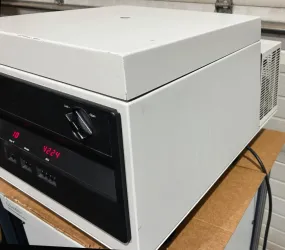 IEC Centra-8R Refrigerated Benchtop Centrifuge with 218 Swing-Out Rotor and Accessories, 14 of 16