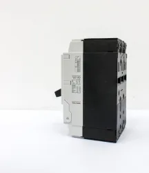 Moeller NZMH2-A40 3-Pole Molded Case Circuit Breaker 40A 500VAC 25kA, 3 of 7
