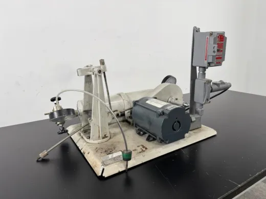Parr Hydrogenation Apparatus with Motorized Stirrer and Pressure Gauge for Controlled Laboratory Hydrogenation