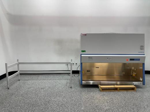 Thermo Fisher Scientific 1300 Series A2 6-Foot Class II Biosafety Cabinet-cover