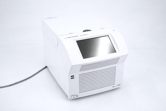 Agilent 8800 SureCycler PCR Thermal Cycler, 96-Well-cover