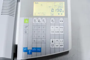 Mettler HR73-P Halogen Moisture Balance with Integrated Scale, 4 of 7