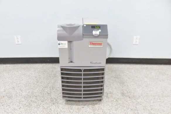 Thermo Scientific NESLAB ThermoFlex 900 / 1400 Recirculating Chillers with Precise ±0.1°C Temperature Control