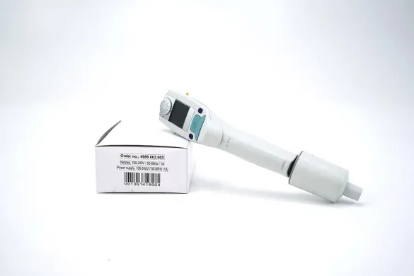 Eppendorf Xplorer plus Electronic Single-Channel Pipette, 0.5–10 mL (500–10,000 µL)