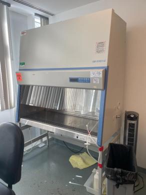 Thermo 1300 Series A2 5' Class II Biosafety Cabinet for Containment and Sterile Work-cover