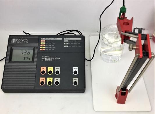 Hanna HI 9321 Benchtop pH Meter with HI 1110B Electrode and Support Stand-cover