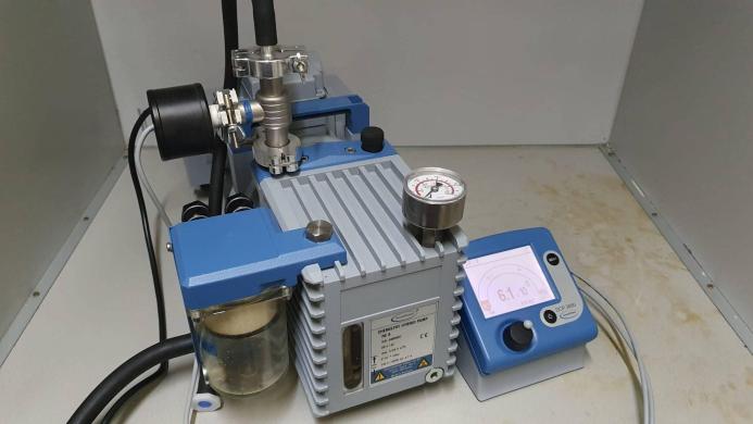 Vacuubrand RC6 Chemical Hybrid Vacuum Pump with DCP3000 Vacuum Meter-cover