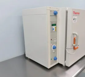 Thermo Scientific Heraeus Benchtop Incubator Model B 6060 with Microprocessor Temperature Control, 2 of 16
