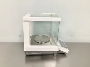 Mettler Toledo ME103E Compact Analytical Balance with RS232 Interface, 2 of 10